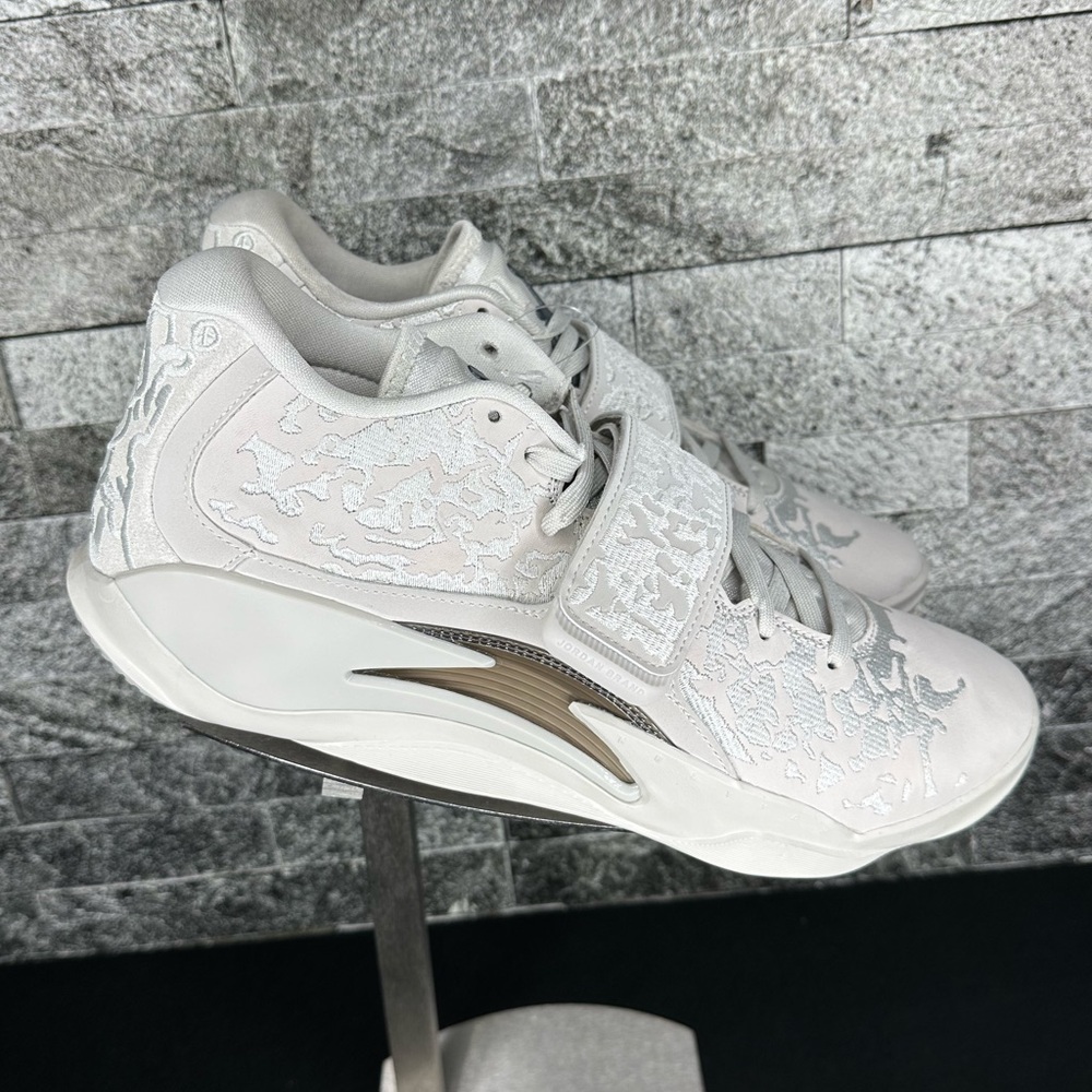 Jordan Zion 3 M.U.D. SE PF ‘Light Bone’ - NEW - M10.5